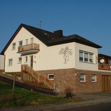 Pension Kroth An Der Mosel Briedel Exterior photo