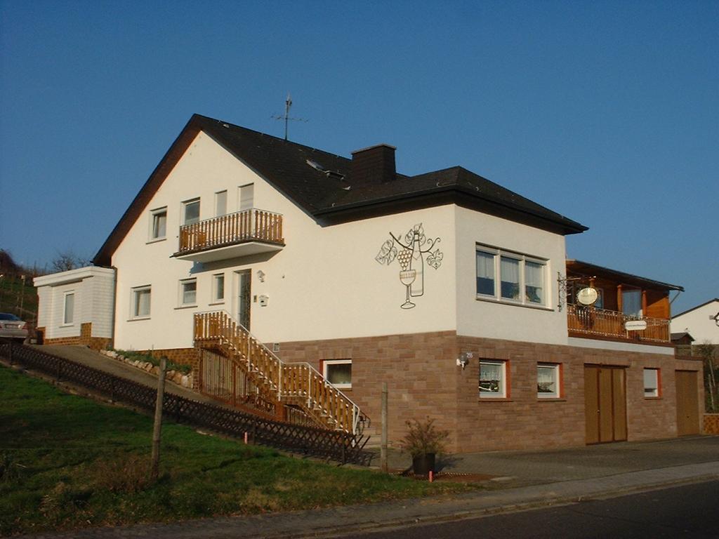 Pension Kroth An Der Mosel Briedel Exterior photo